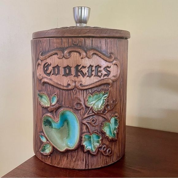 Treasure Craft Other - 🎉HOST PICK🎉 Vintage Treasure Craft Woodgrain Barrel Cookie Jar Teal Apple Leaf